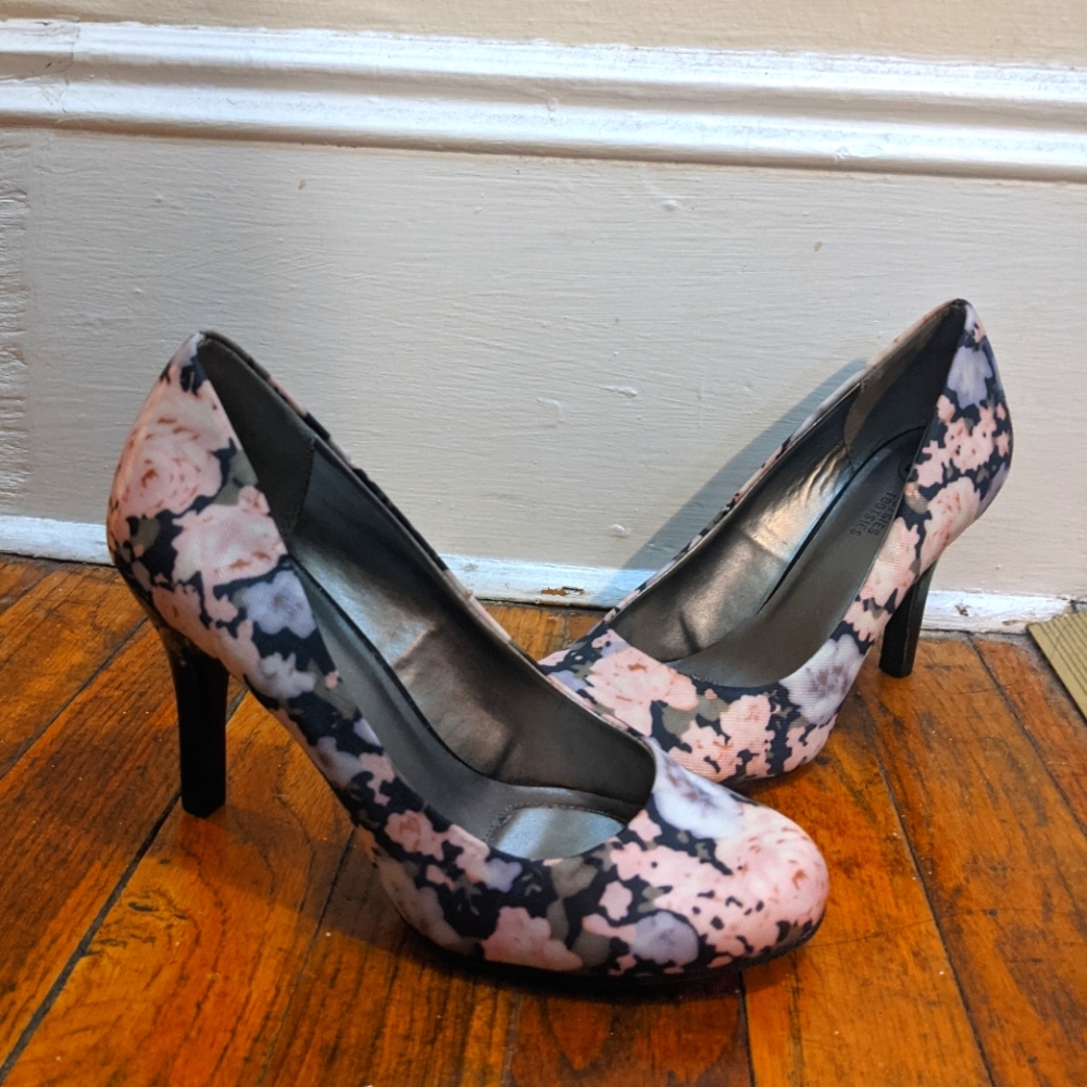 NWOT - Mootsies Tootsies Floral Pumps
